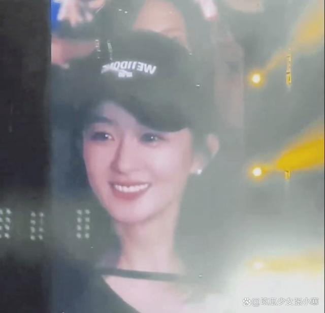 Zhao Liying took her son to think about going to the mall, and the mother-son interaction was warm and heated